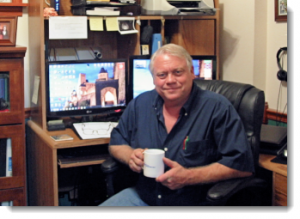 Steve Maurer B2B industrial copywriter at his desk